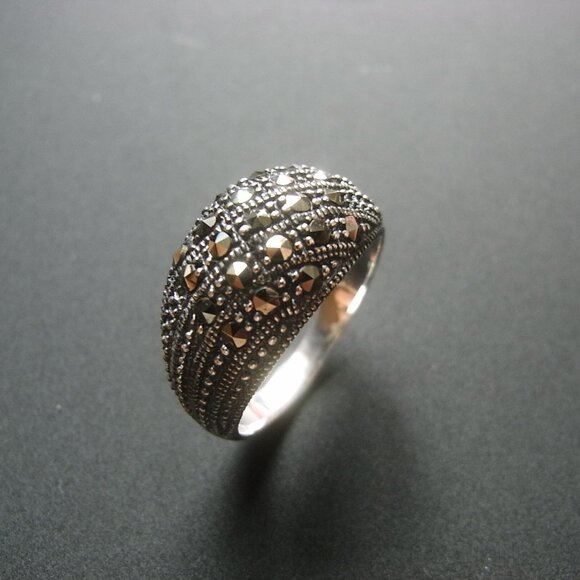 Jewelry - Sparkling Silver Marcasite Cortail Ring size 5